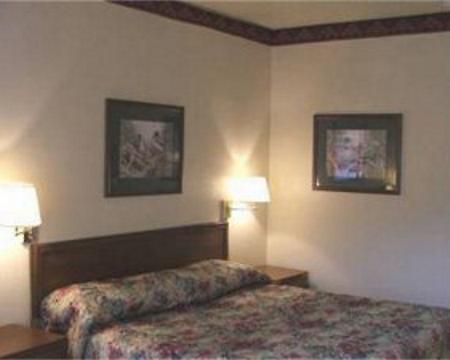 Value Lodge Brownwood Room photo