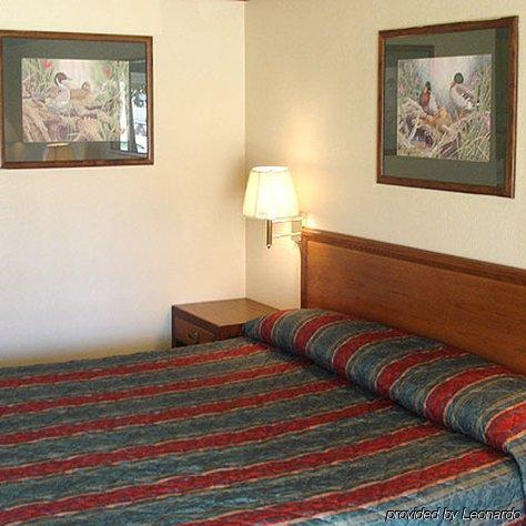 Value Lodge Brownwood Room photo