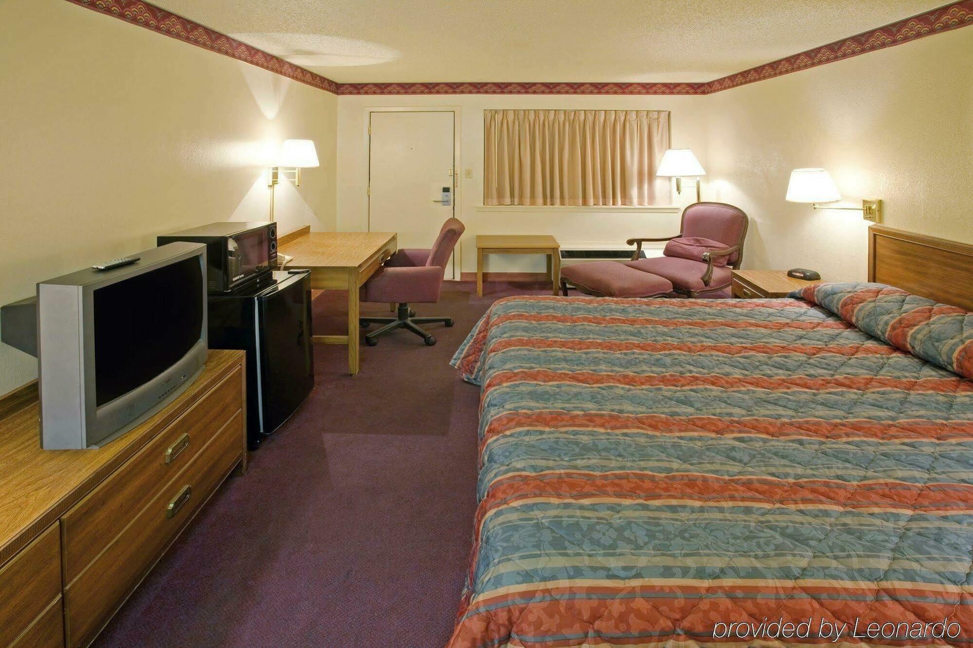 Value Lodge Brownwood Room photo